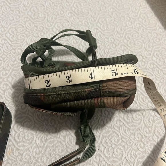 Herschel Camo Crossbody with Strap- Small NWT - Picture 6 of 8